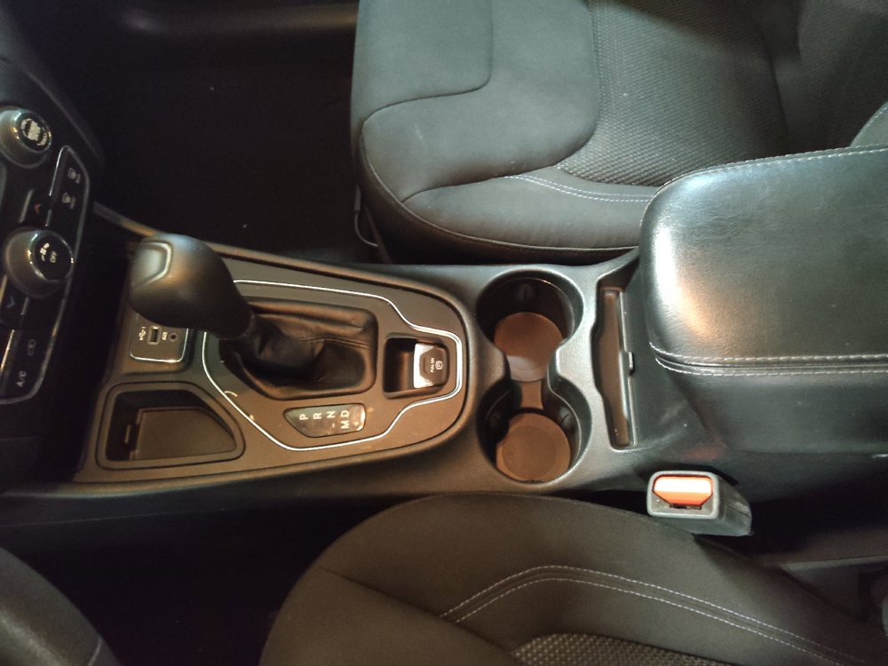 Used 2020 Jeep Cherokee Latitude FWD image 26