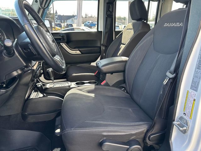 Used 2017 Jeep Wrangler Unlimited Sahara w/ Connectivity Group AWD/4WD image 9