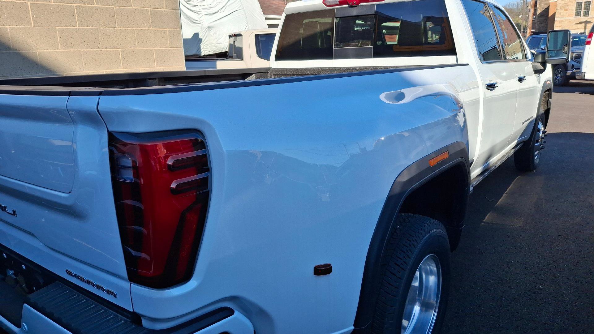 New 2026 GMC Sierra 3500 Denali Ultimate AWD/4WD image 6
