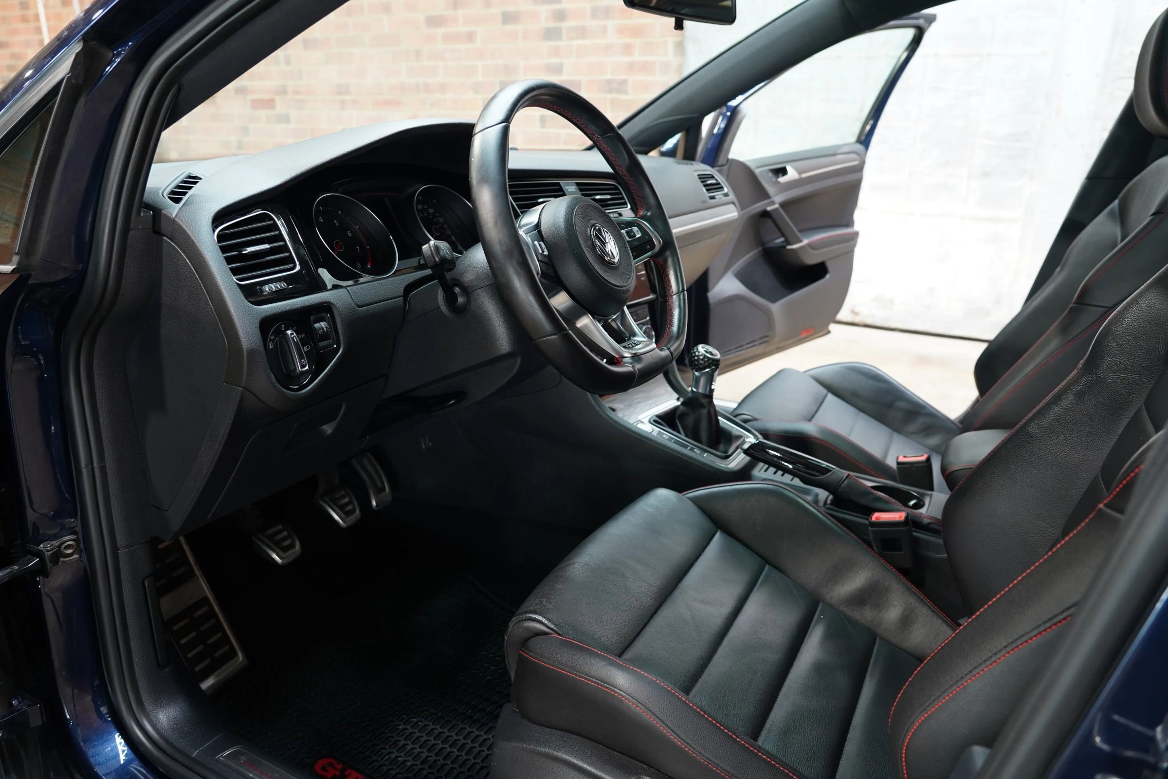 Used 2018 Volkswagen GTI SE w/ SE Leather Package image 36