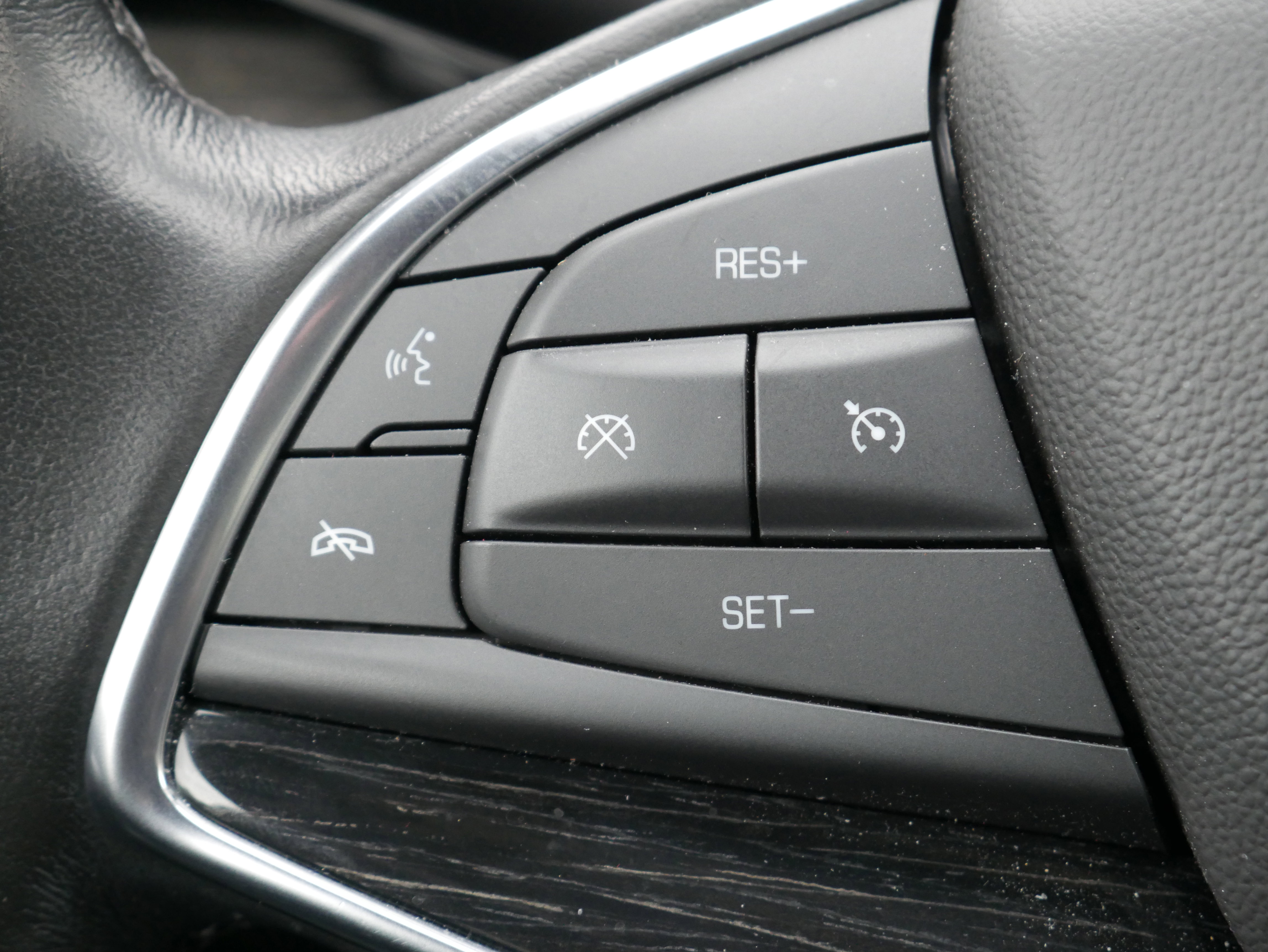 Certified 2020 Cadillac XT5 Premium Luxury w/ LPO, Floor Liner Package image 24