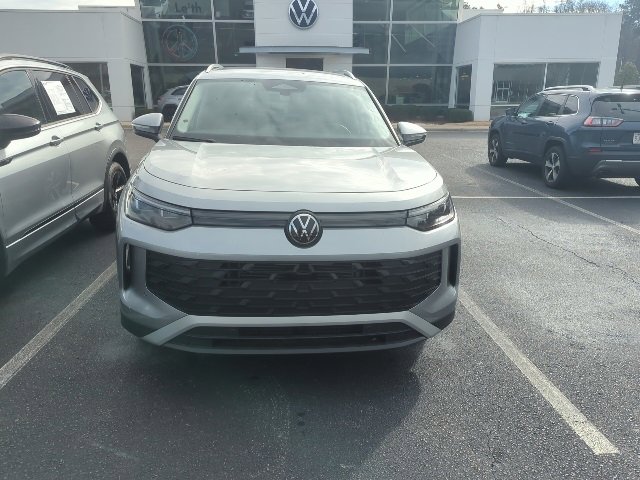 Used 2025 Volkswagen Tiguan S image 4