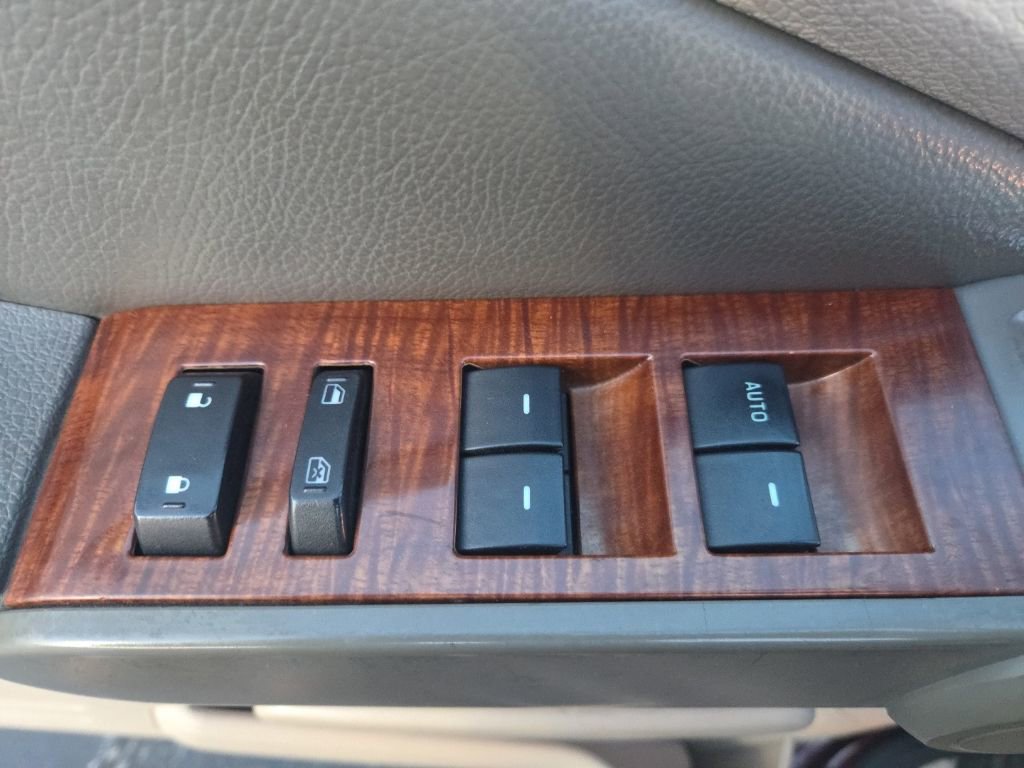 Used 2006 Ford Explorer Eddie Bauer AWD/4WD image 9