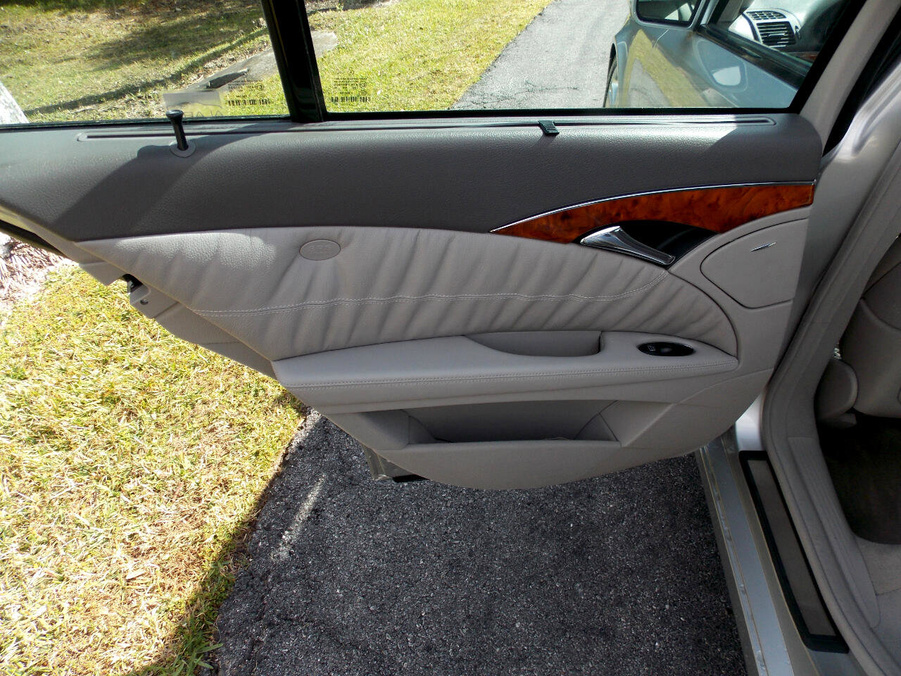 Used 2005 Mercedes-Benz E 500 4MATIC Sedan image 19