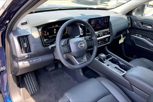 New 2026 Nissan Pathfinder SL FWD image 5