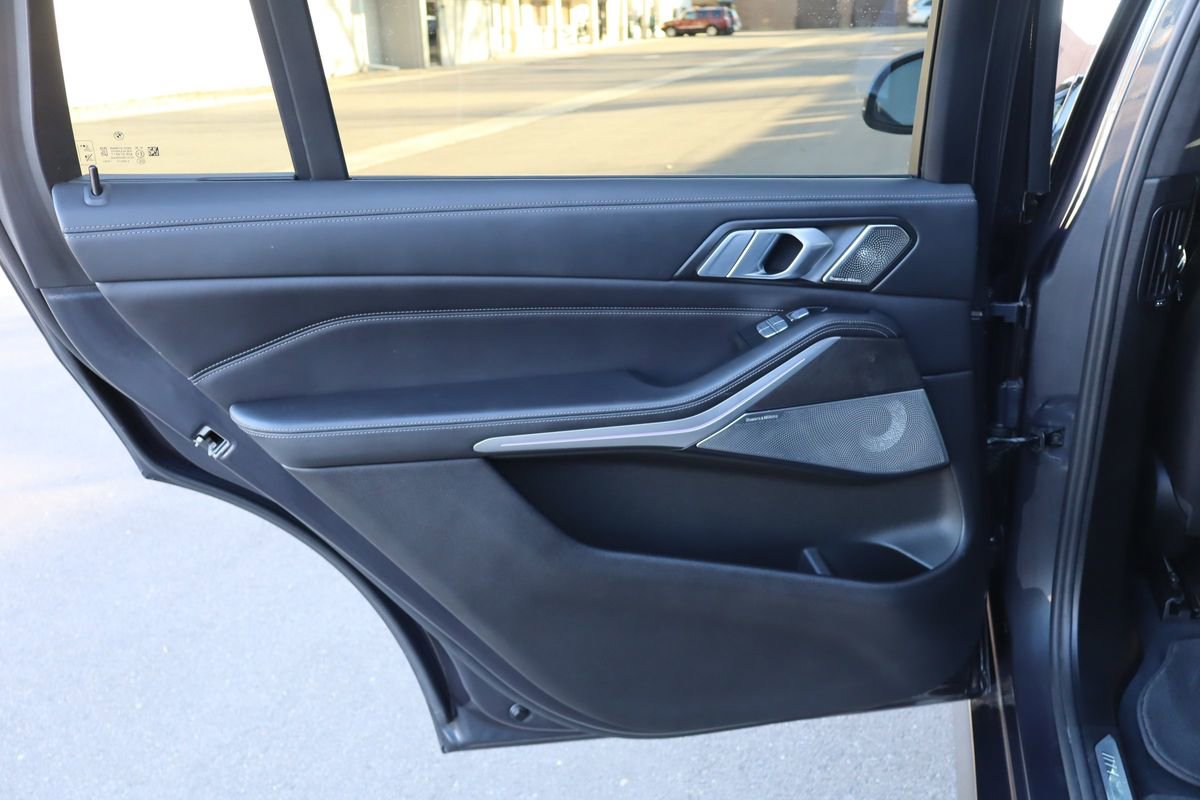 Used 2020 BMW X7 M50i w/ Dynamic Handling Package image 25
