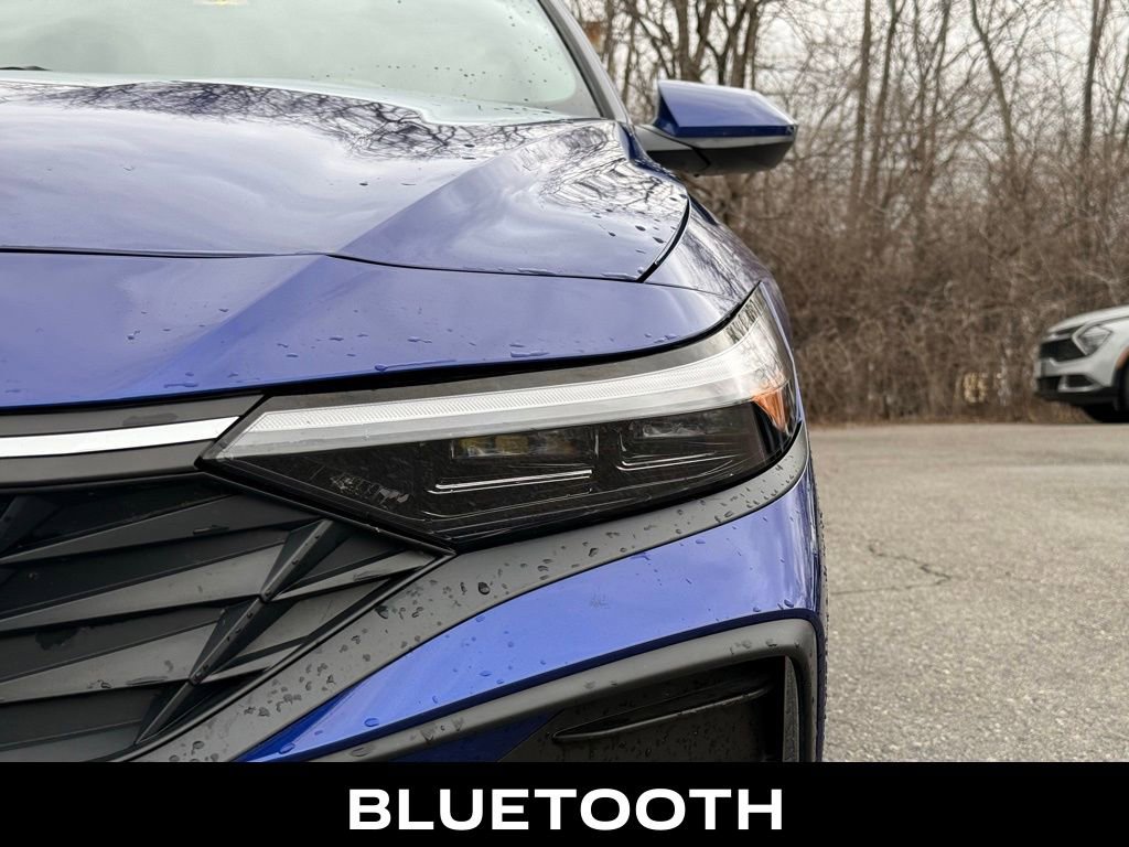 Used 2024 Hyundai Elantra SE image 3