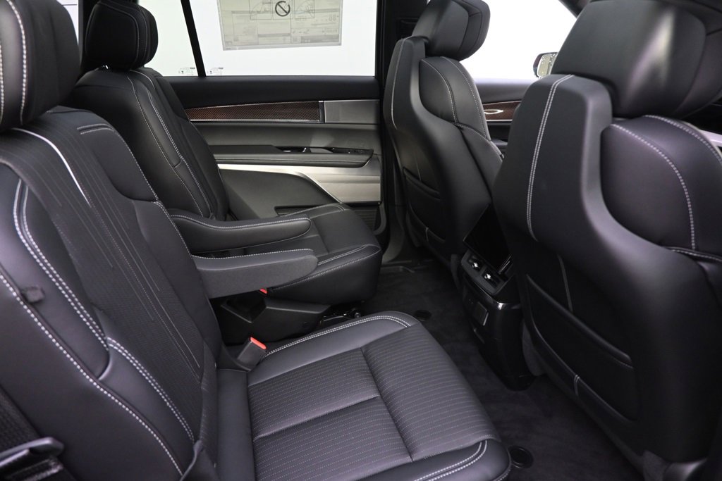 New 2026 Cadillac Vistiq Sport w/ LPO, Floor Liner Package image 18