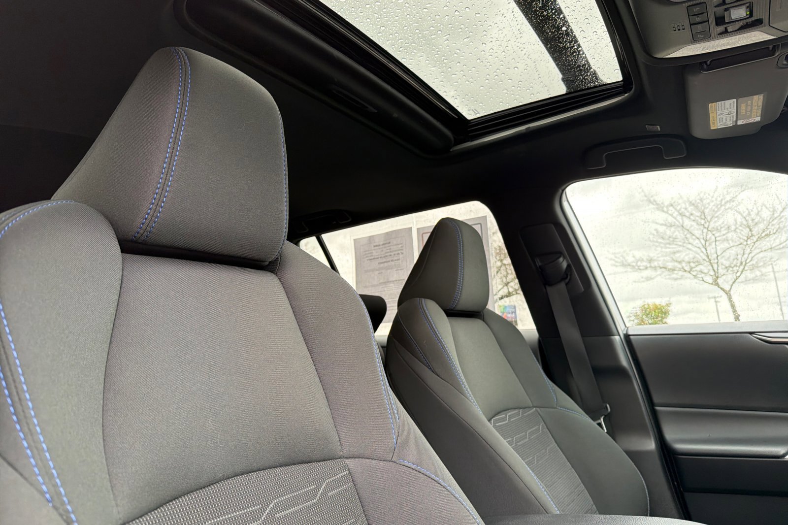 Used 2024 Toyota RAV4 SE image 17