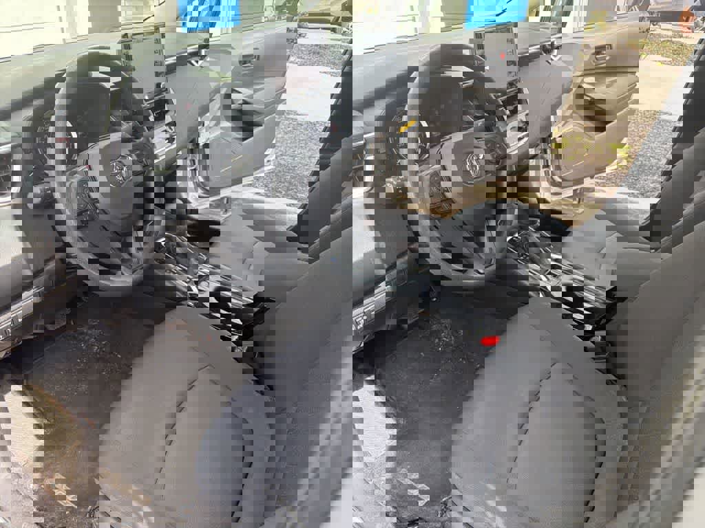 Used 2022 Toyota Corolla LE w/ Carpet Mat Package (TMS) image 32