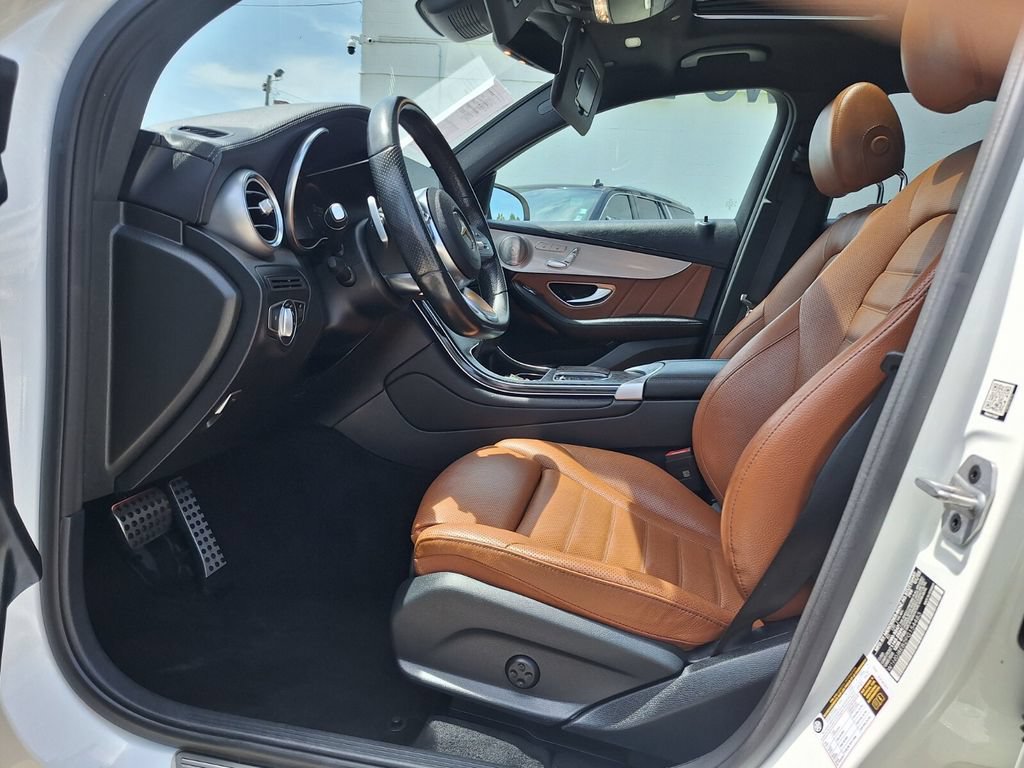 Used 2023 Mercedes-Benz GLC 300 4MATIC Coupe image 12