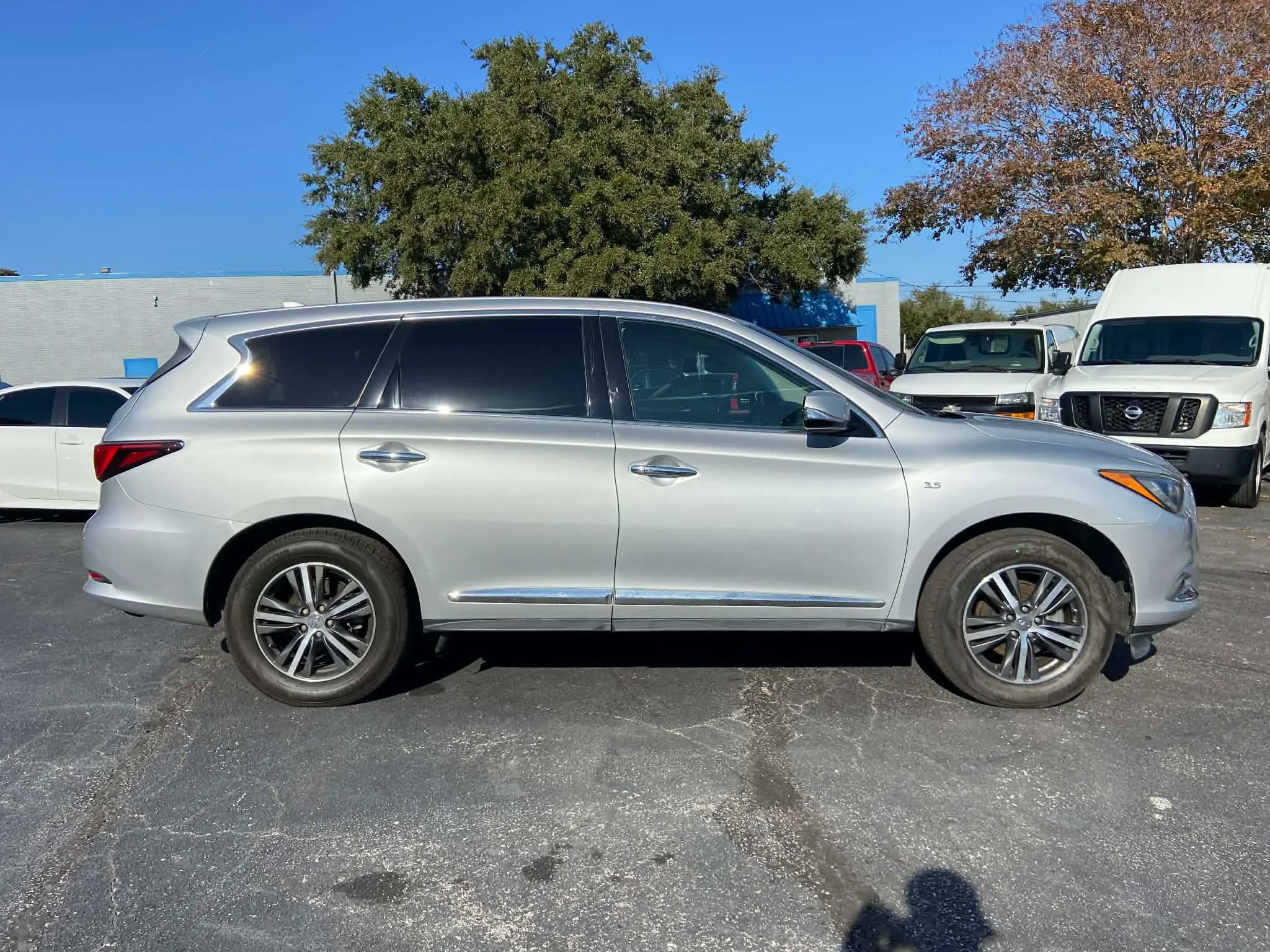 Used 2018 INFINITI QX60 Luxe AWD/4WD image 3