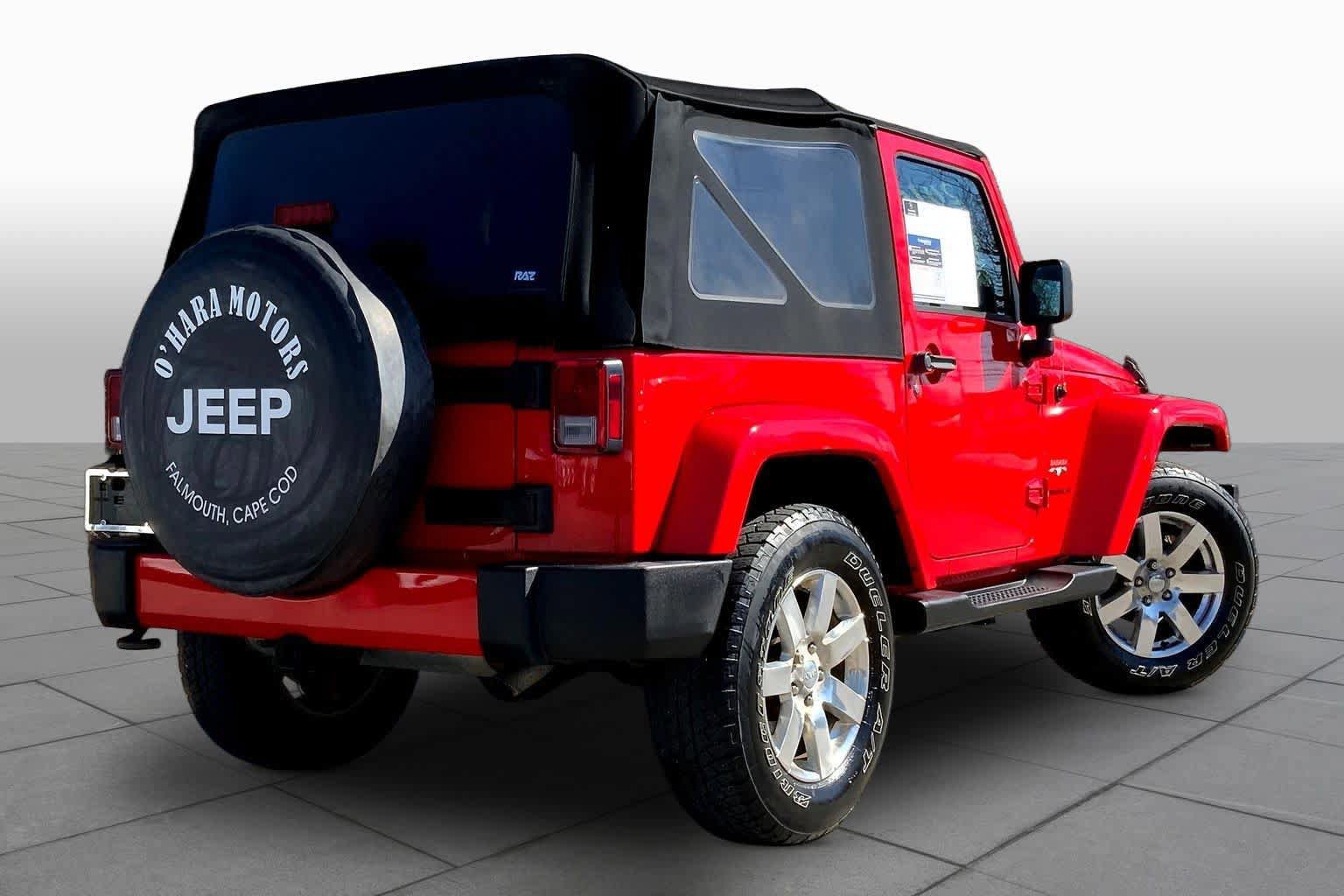 Used 2016 Jeep Wrangler Sahara w/ Connectivity Group image 13