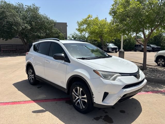 Used 2017 Toyota RAV4 LE FWD image 3