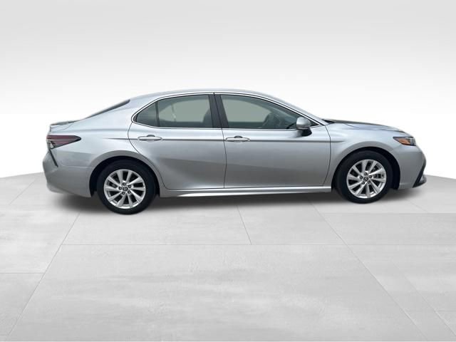 Used 2024 Toyota Camry SE FWD image 8