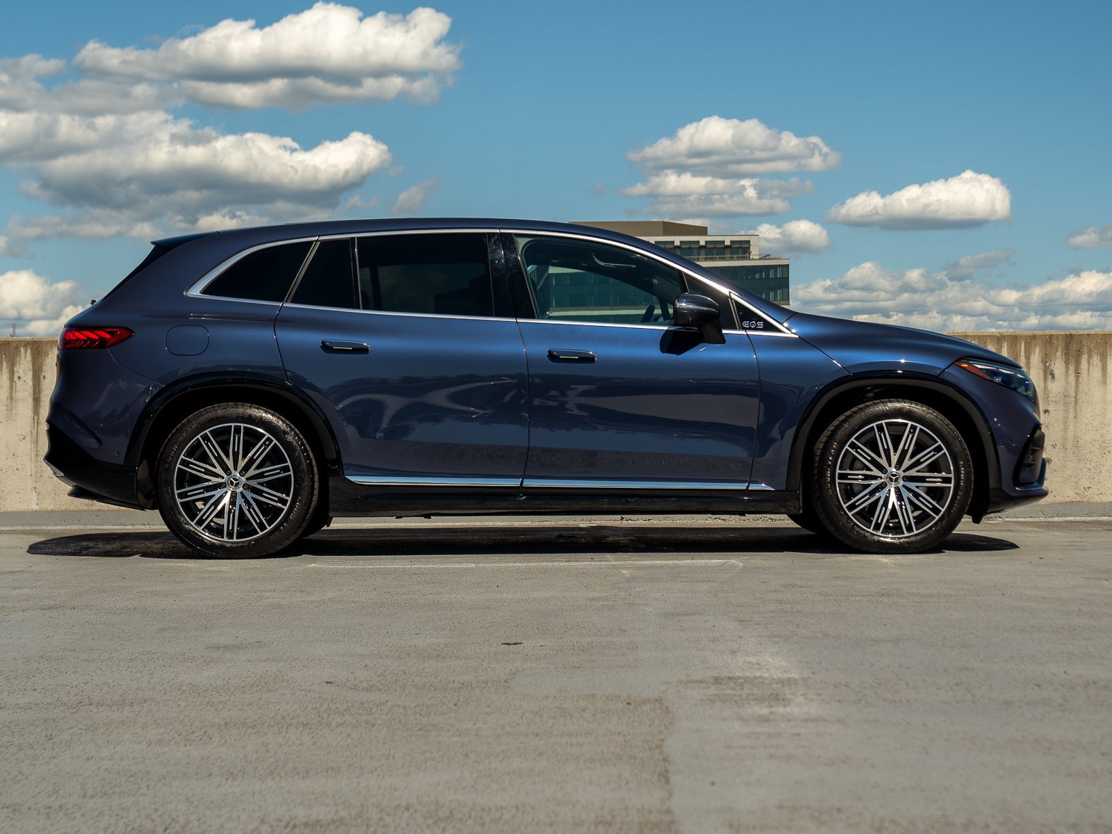 Used 2026 Mercedes-Benz EQS 400 4MATIC SUV image 6