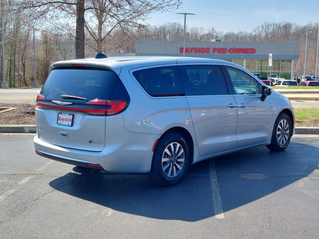 Used 2023 Chrysler Pacifica Touring-L image 25