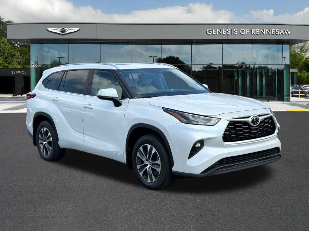 Used 2023 Toyota Highlander XLE
