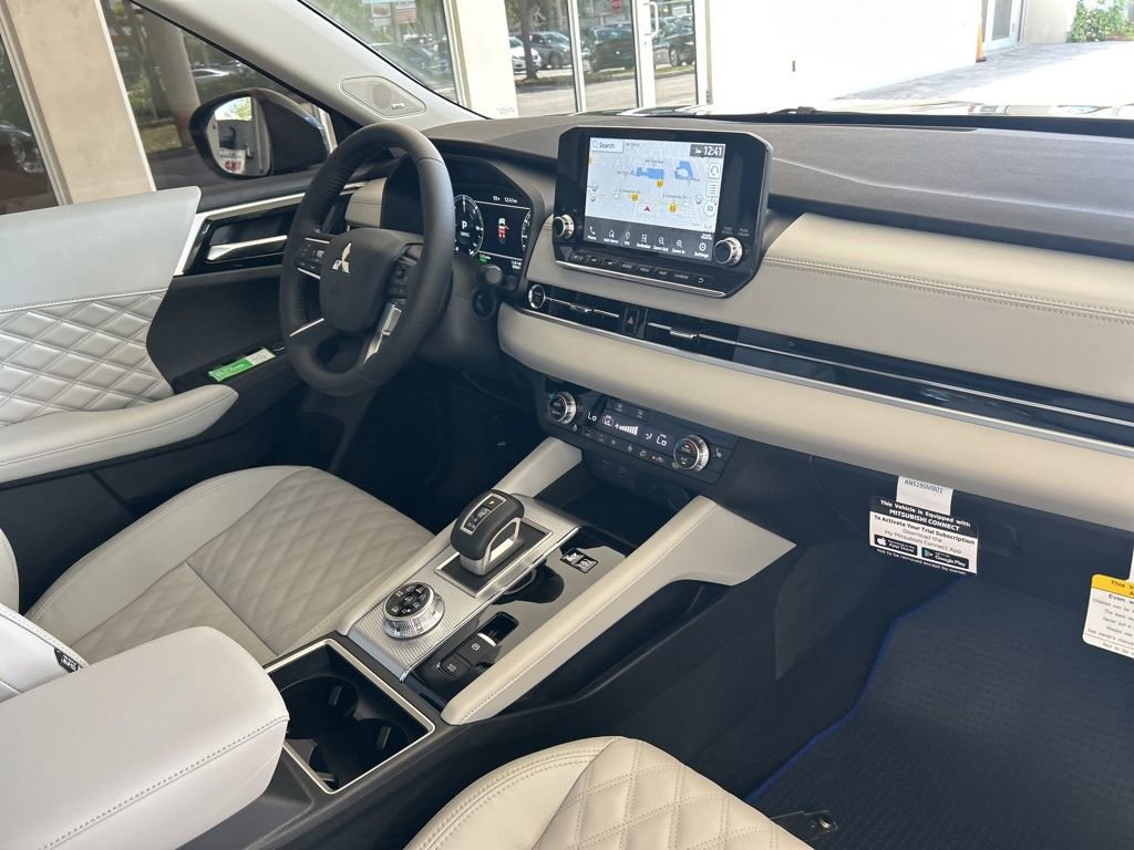 New 2025 Mitsubishi Outlander SEL image 27