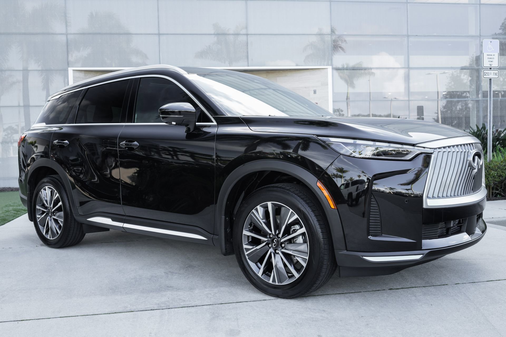 Certified 2026 INFINITI QX60 Luxe w/ Cargo Package image 2