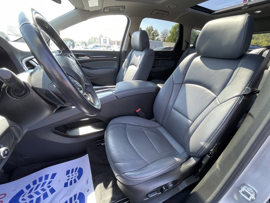 Used 2021 Buick Enclave Essence image 12