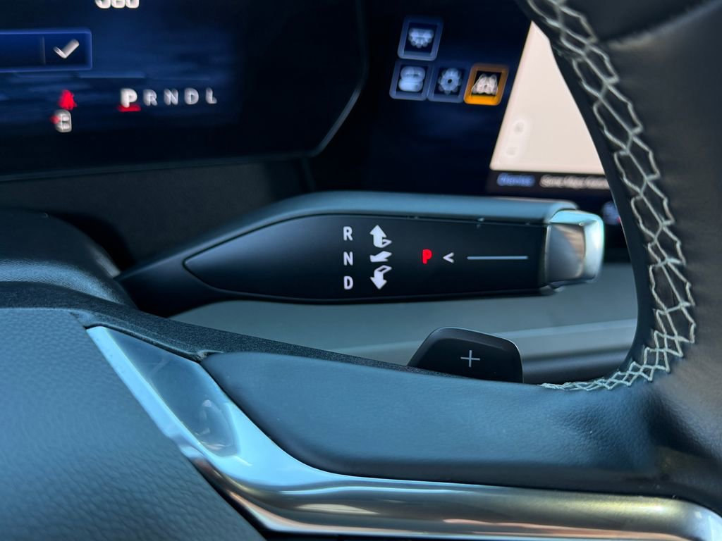 Used 2024 Chevrolet Traverse LT image 30