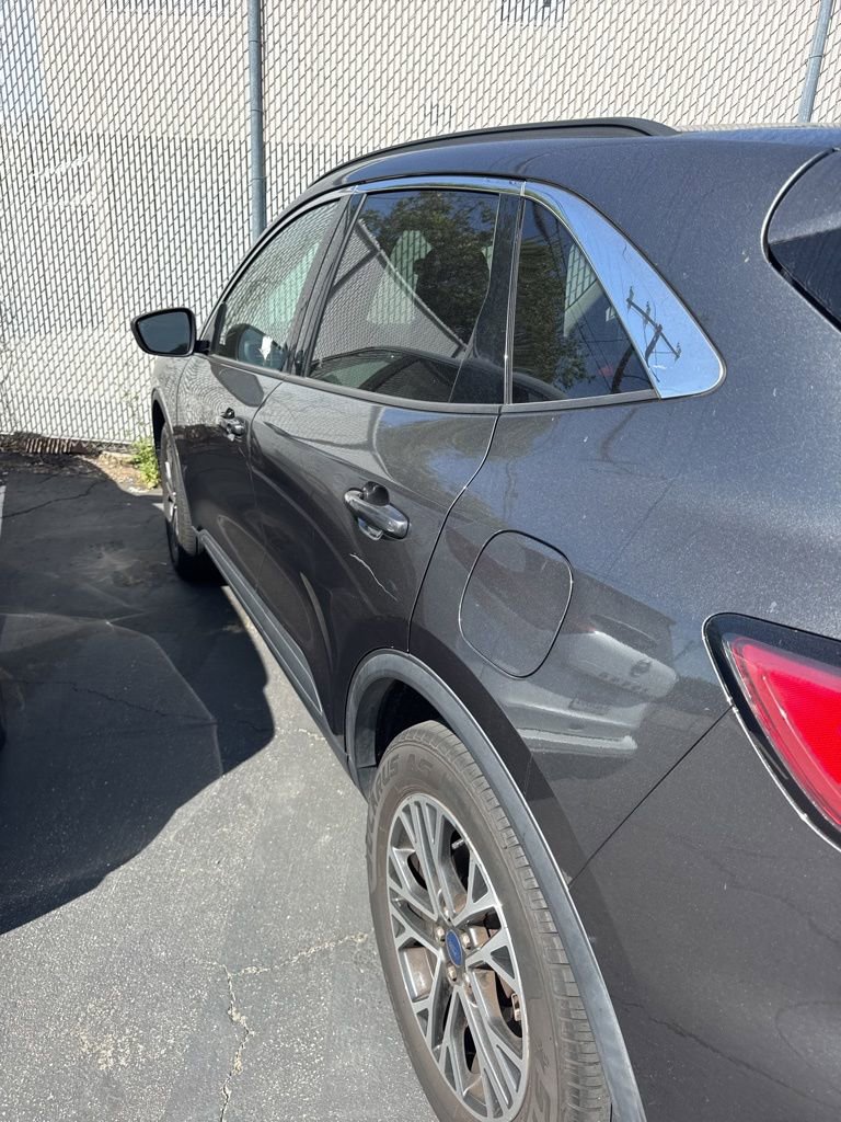 Used 2020 Ford Escape SEL image 3