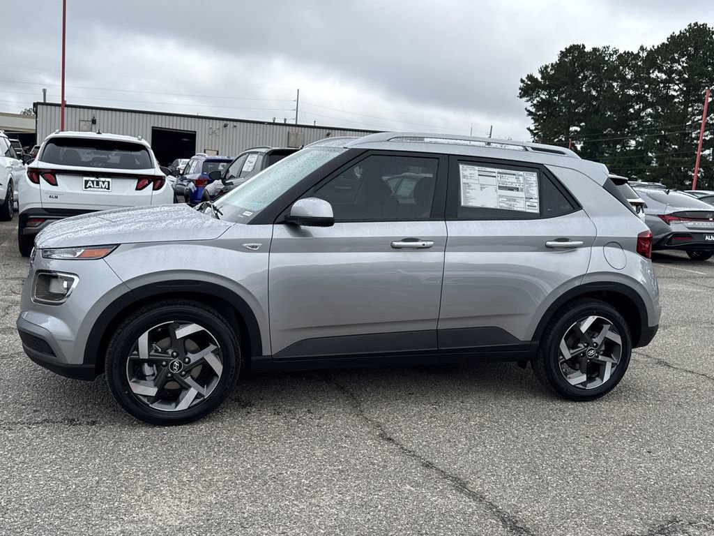 New 2026 Hyundai Venue SEL video 2