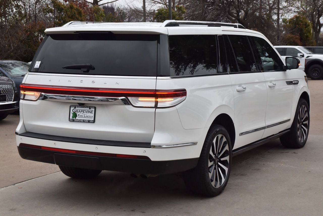 Used 2023 Lincoln Navigator L Reserve image 8
