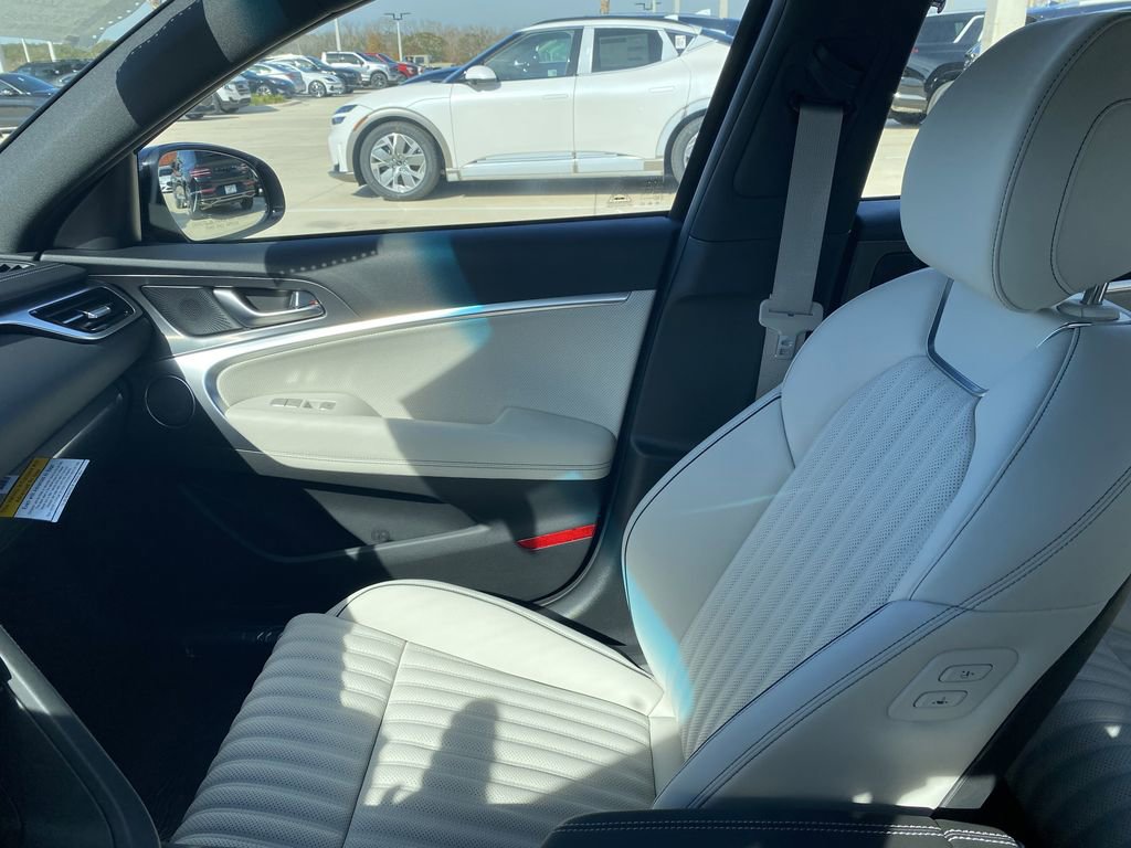 New 2025 Genesis G70 2.5T w/ Sport Prestige Package image 21