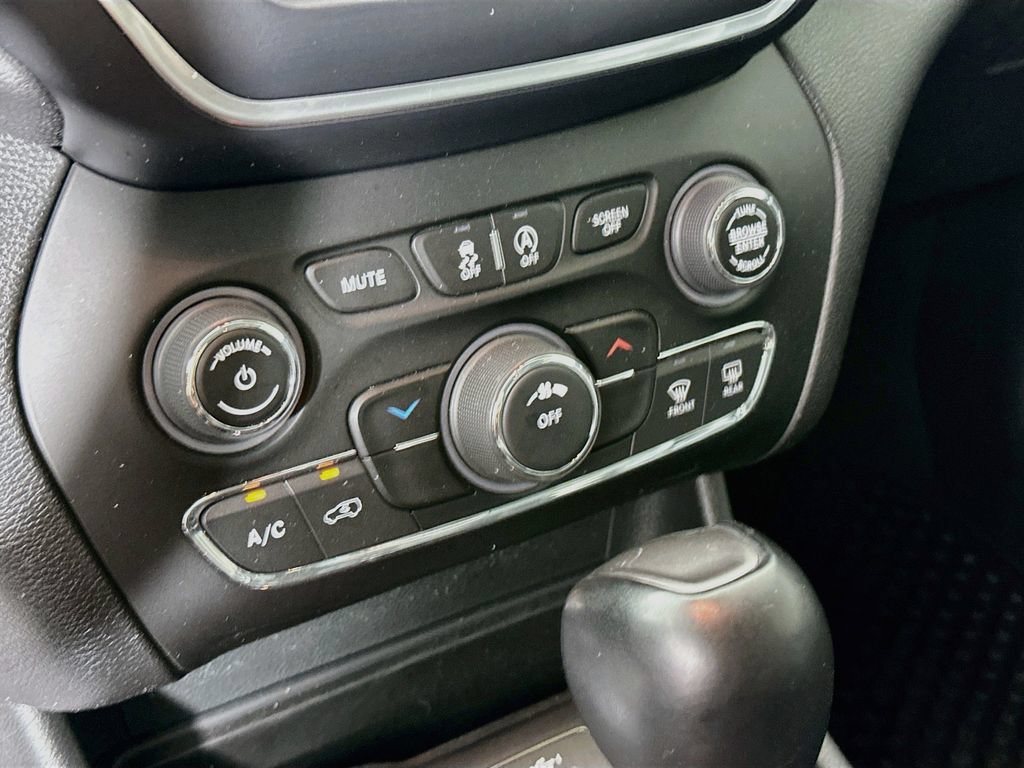 Certified 2022 Jeep Cherokee Latitude AWD/4WD image 23