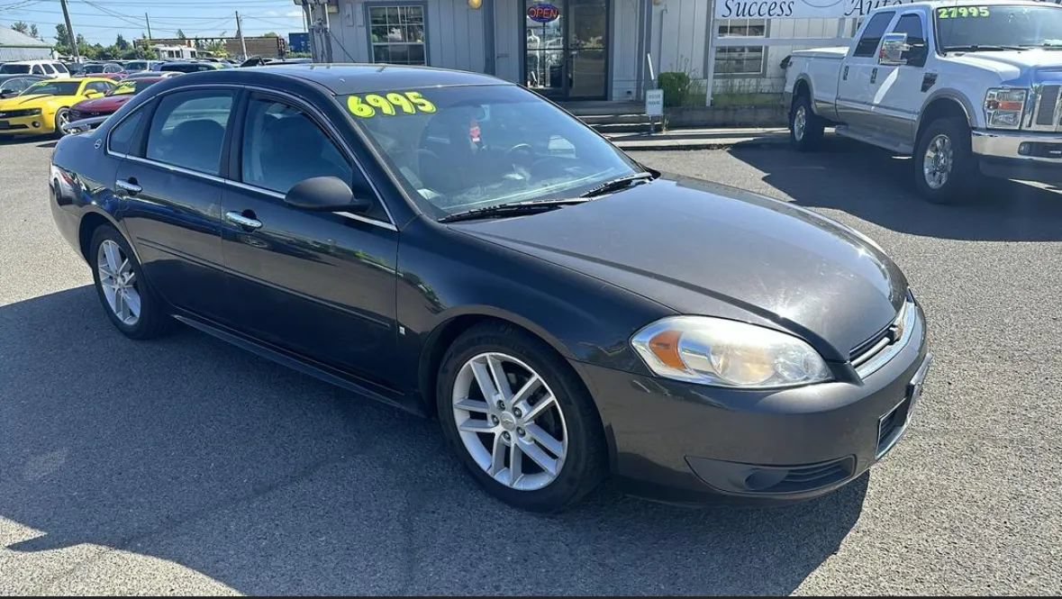 Used 2009 Chevrolet Impala LTZ FWD image 2