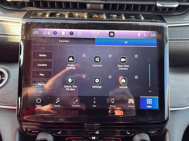 Used 2023 Jeep Grand Cherokee L Limited w/ Black Appearance Package image 24