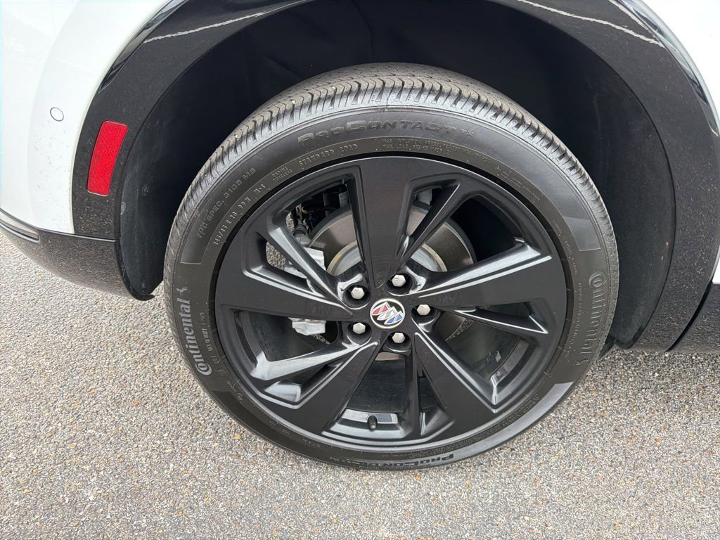 Used 2022 Buick Envision Essence w/ Technology Package II image 14