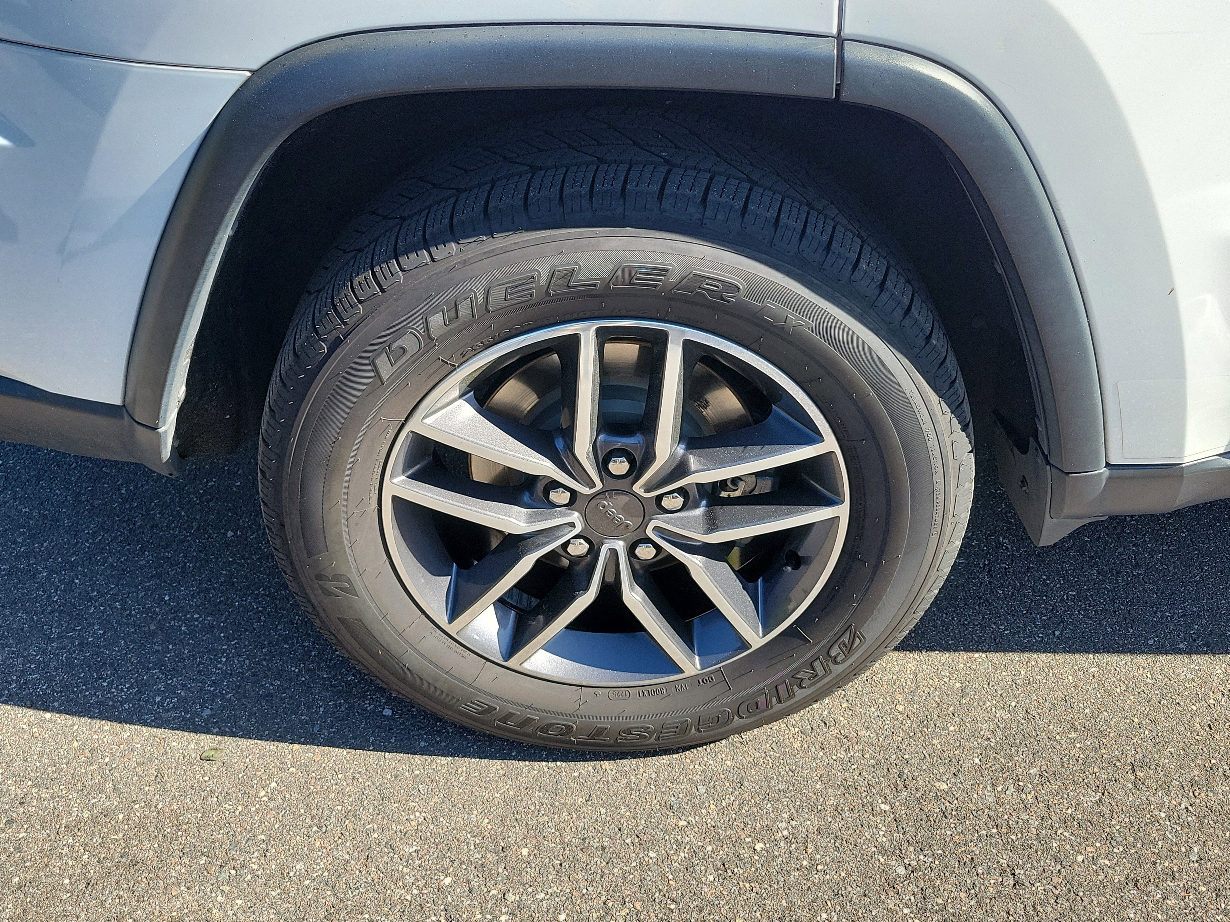 Used 2020 Jeep Grand Cherokee Limited w/ Luxury Group II image 41