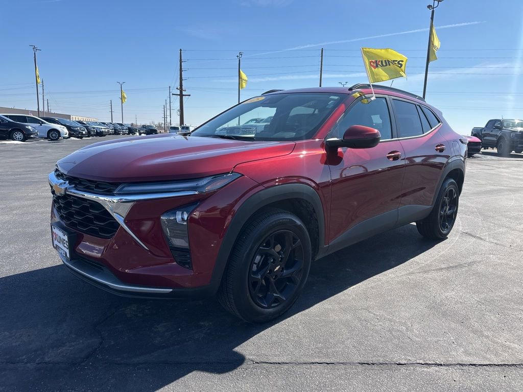 Used 2025 Chevrolet Trax LT image 14