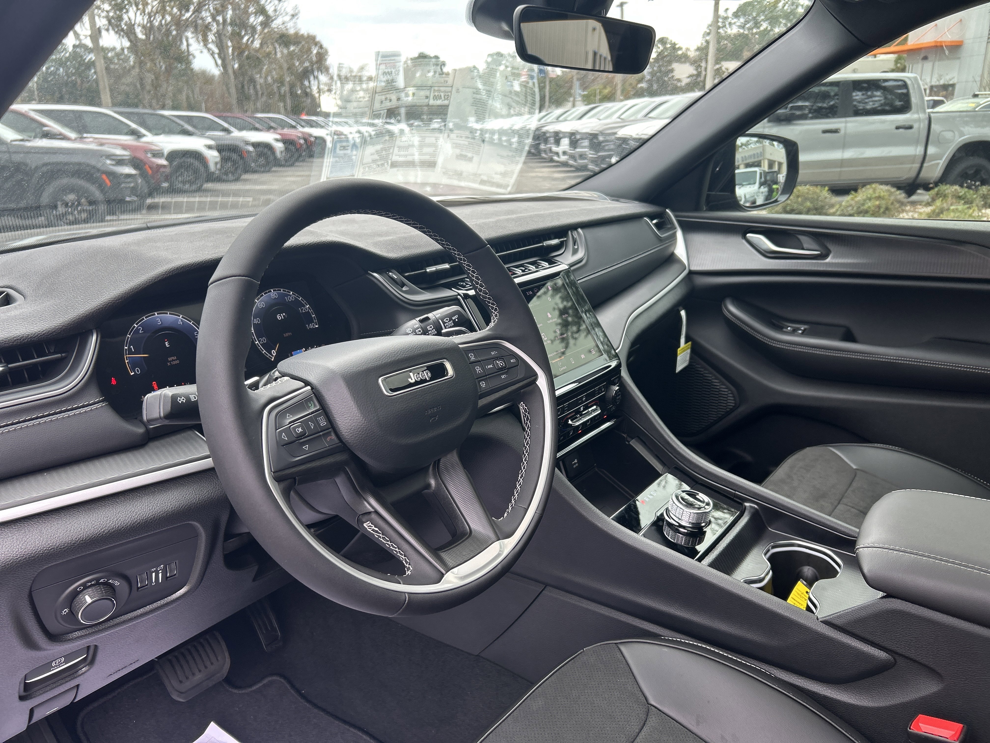 New 2025 Jeep Grand Cherokee Altitude image 15