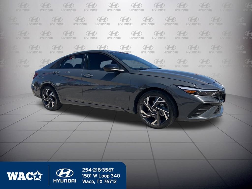 Used 2025 Hyundai Elantra Sport image 13
