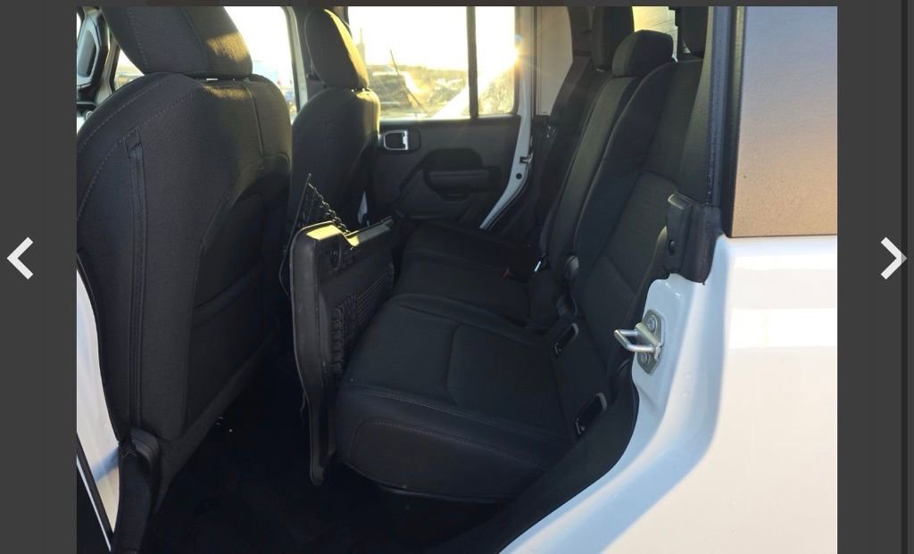 Used 2023 Jeep Gladiator Willys AWD/4WD image 16