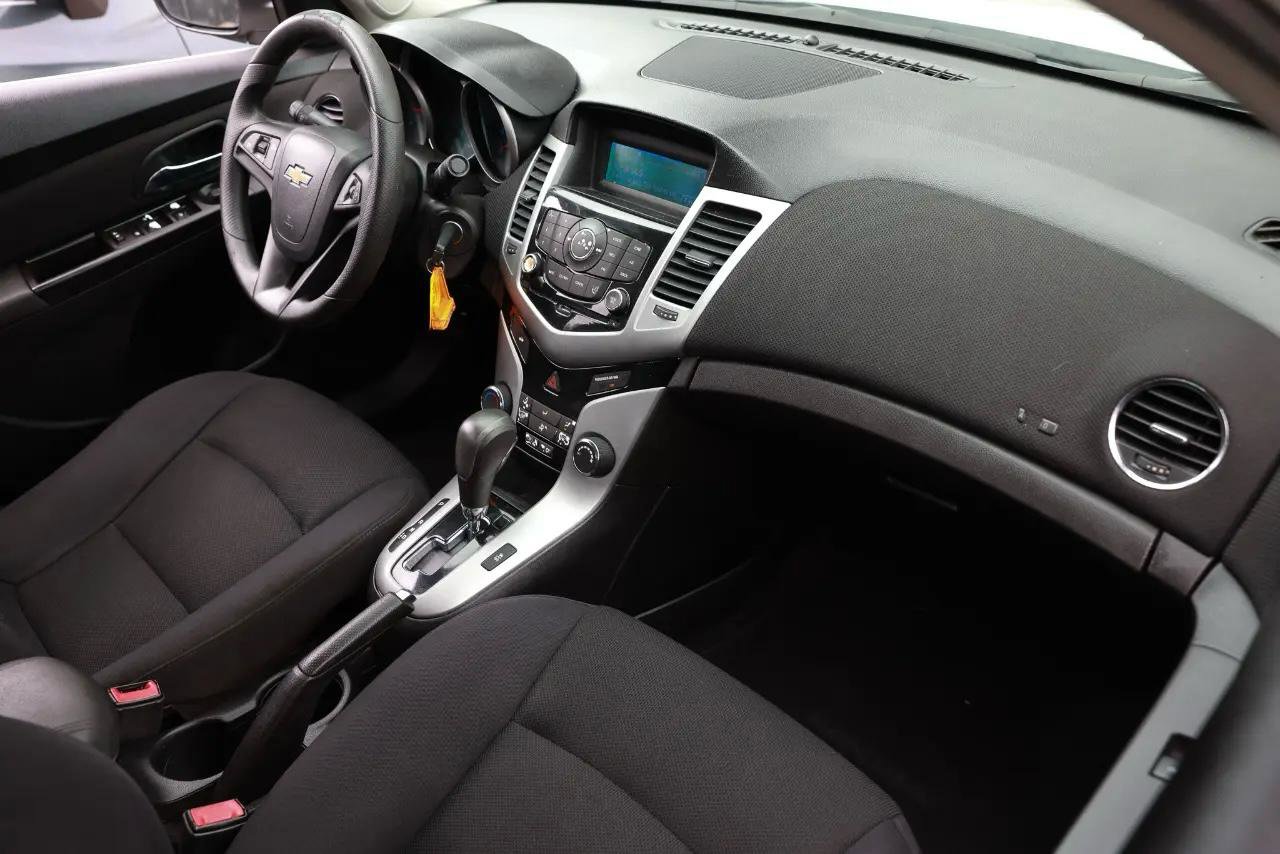 Used 2015 Chevrolet Cruze LT FWD image 18