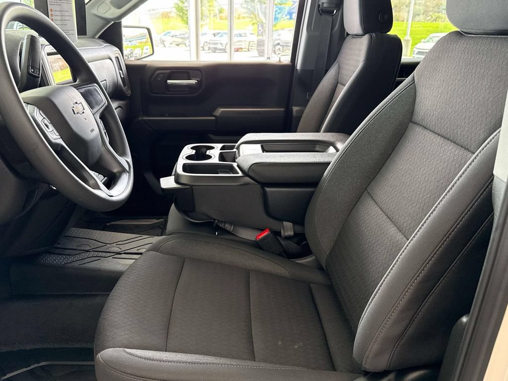 New 2026 Chevrolet Silverado 1500 Custom w/ LPO, Dark Essentials Package AWD/4WD image 9