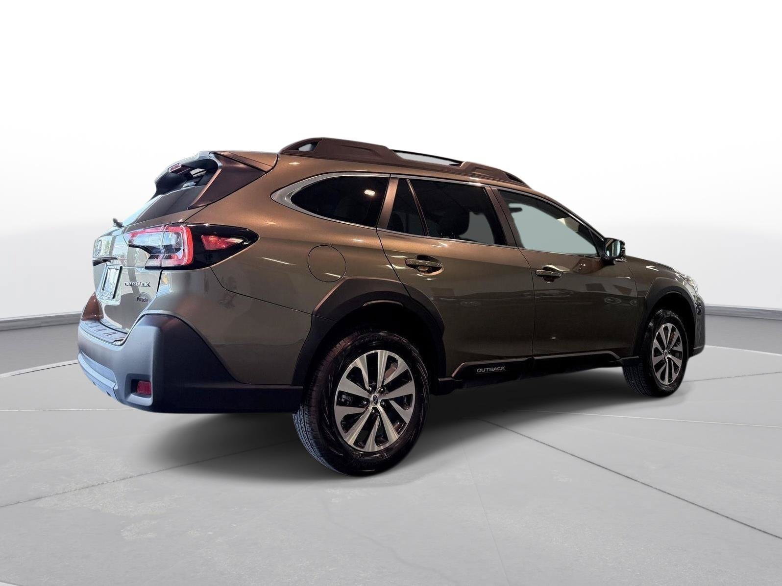 Used 2025 Subaru Outback Premium AWD/4WD image 12