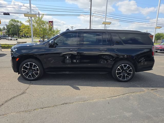 Certified 2023 Chevrolet Suburban RST w/ Sport Performance Package AWD/4WD image 5
