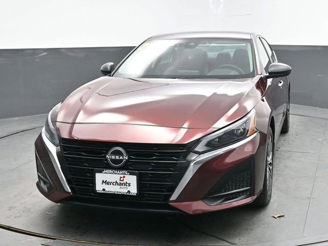 Used 2024 Nissan Altima 2.5 SV image 2