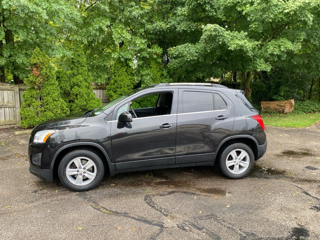 Used 2016 Chevrolet Trax LT w/ LPO, Cargo Package FWD image 2