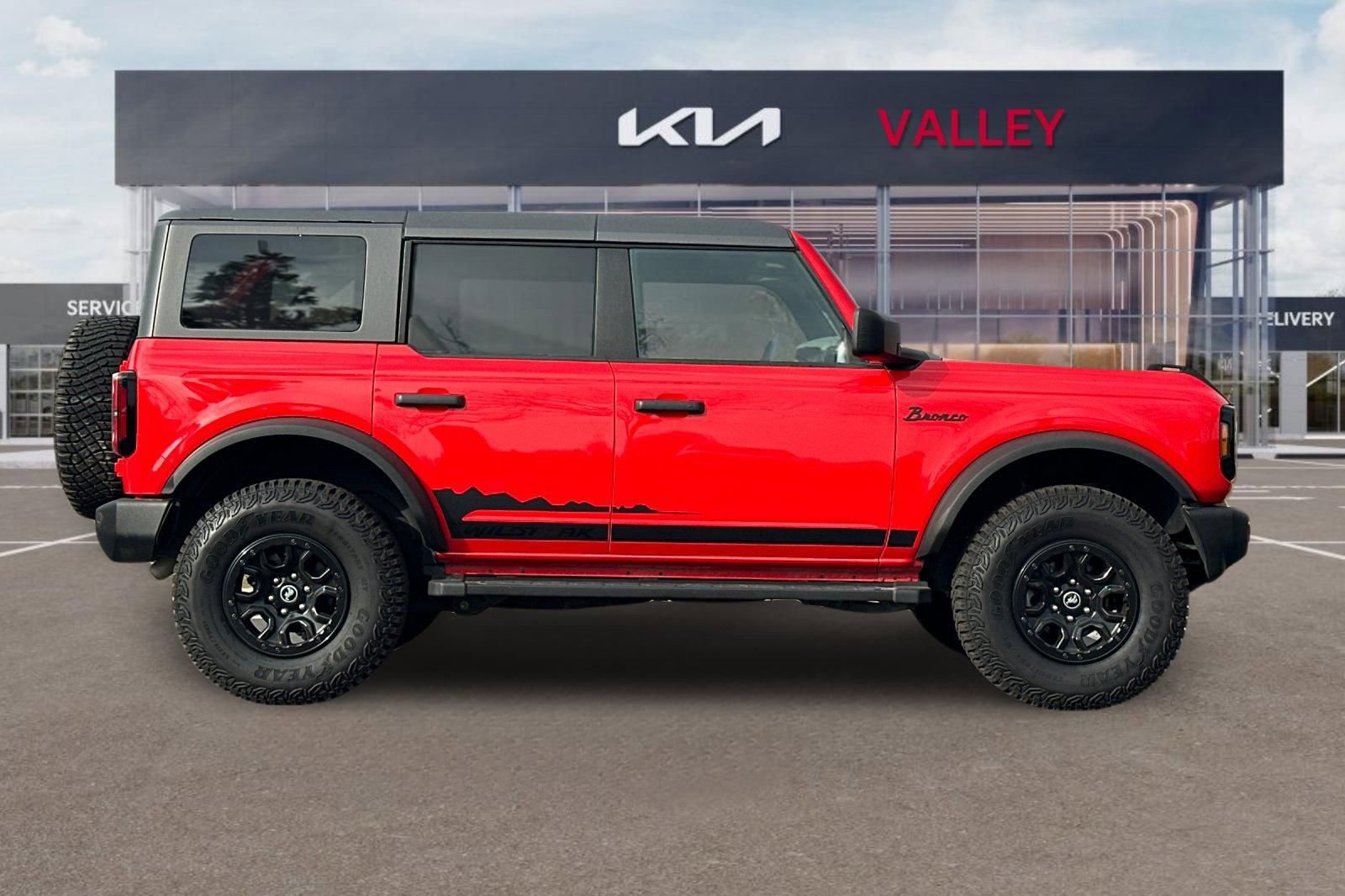 Used 2022 Ford Bronco Wildtrak image 3