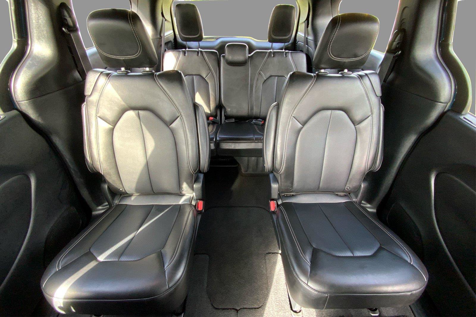 Used 2025 Chrysler Pacifica Select FWD image 14