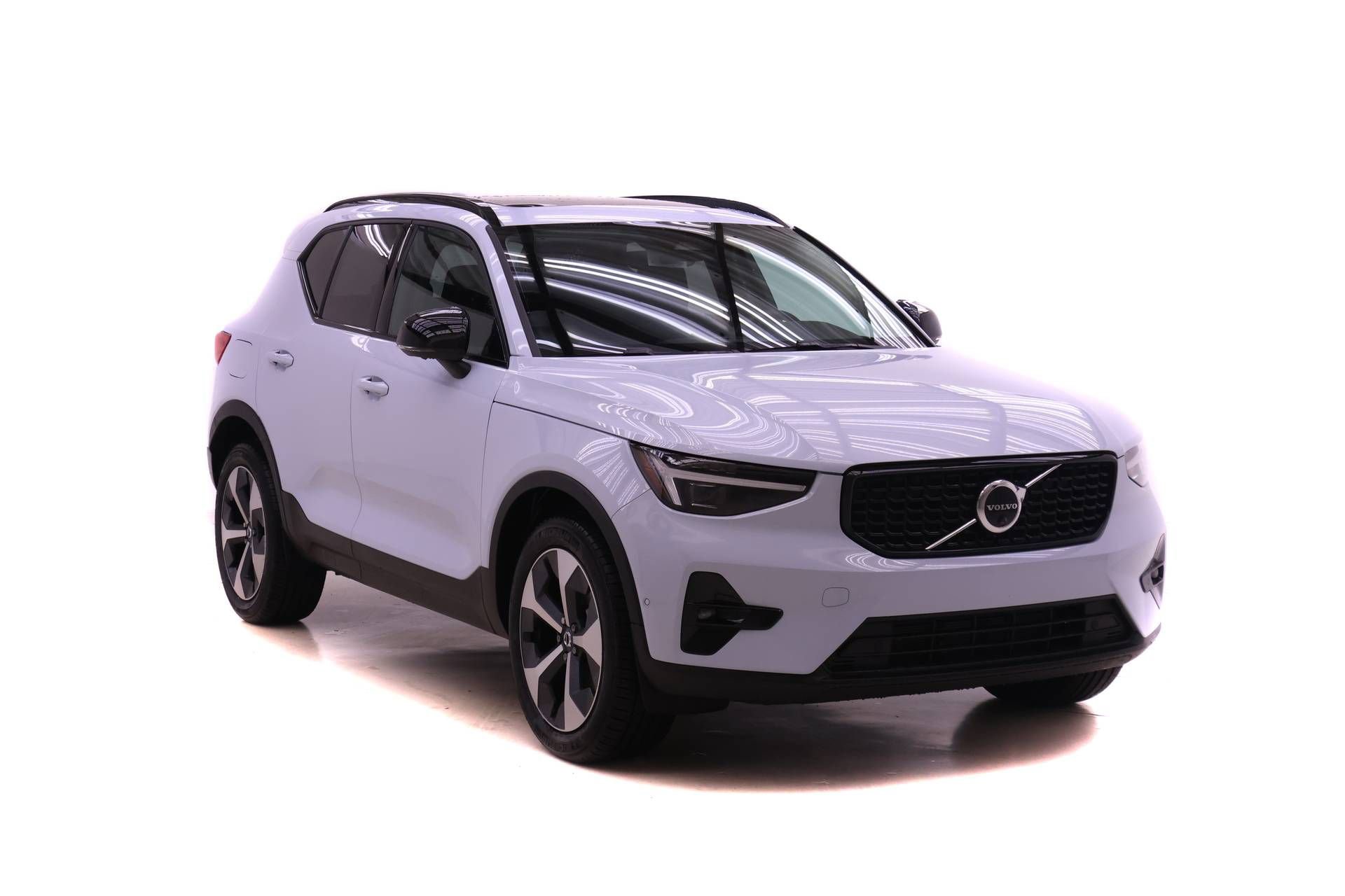 New 2026 Volvo XC40 B5 Plus w/ Protection Package Premier AWD/4WD image 2