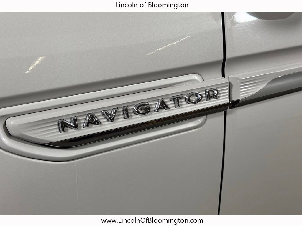 Certified 2024 Lincoln Navigator L Reserve AWD/4WD image 15