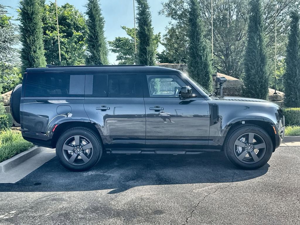 Certified 2025 Land Rover Defender 130 X-Dynamic SE image 6